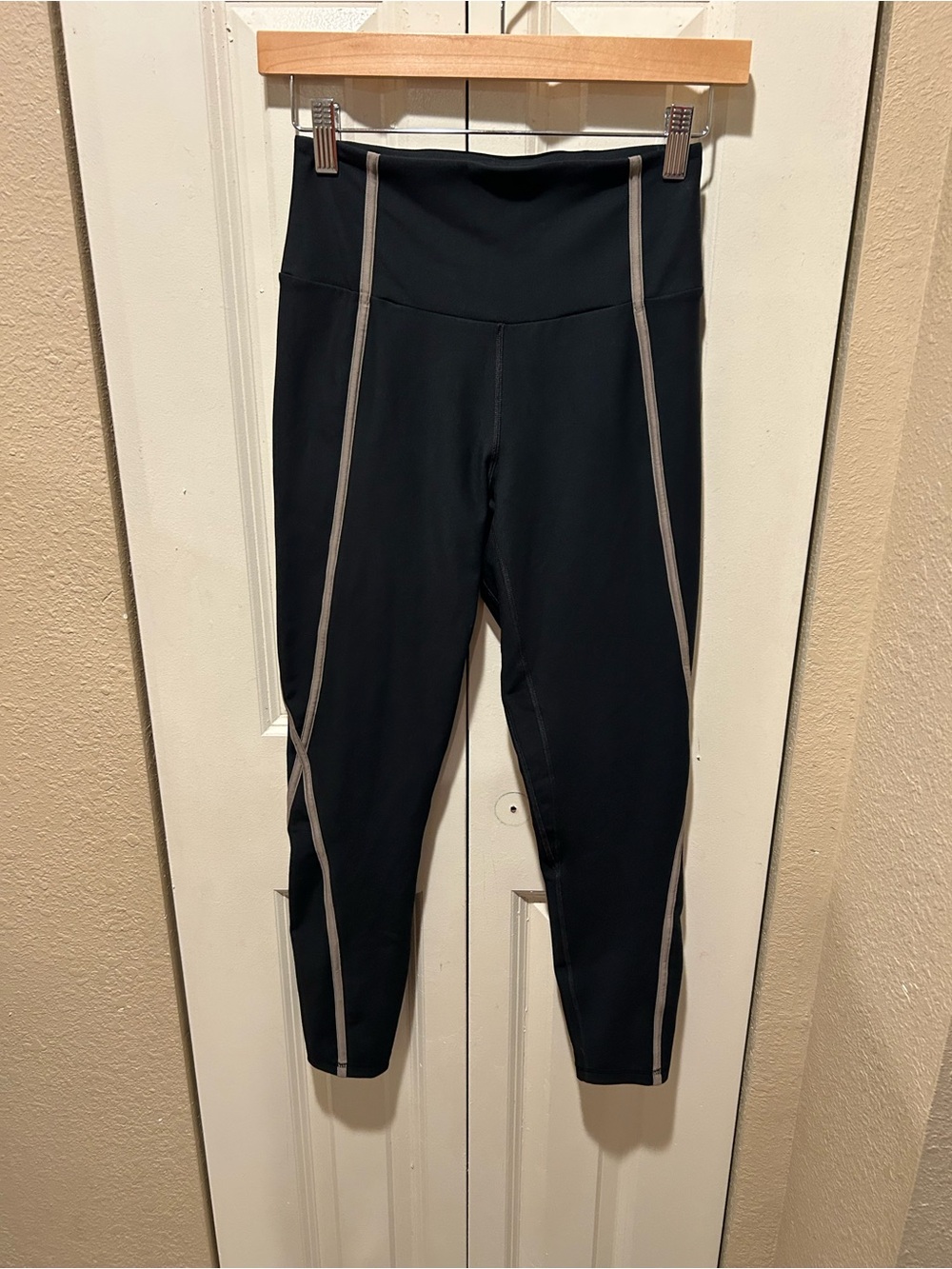 YPB Abercrombie and Fitch SculptLux Leggings 25” , size M - Picture 2 of 6